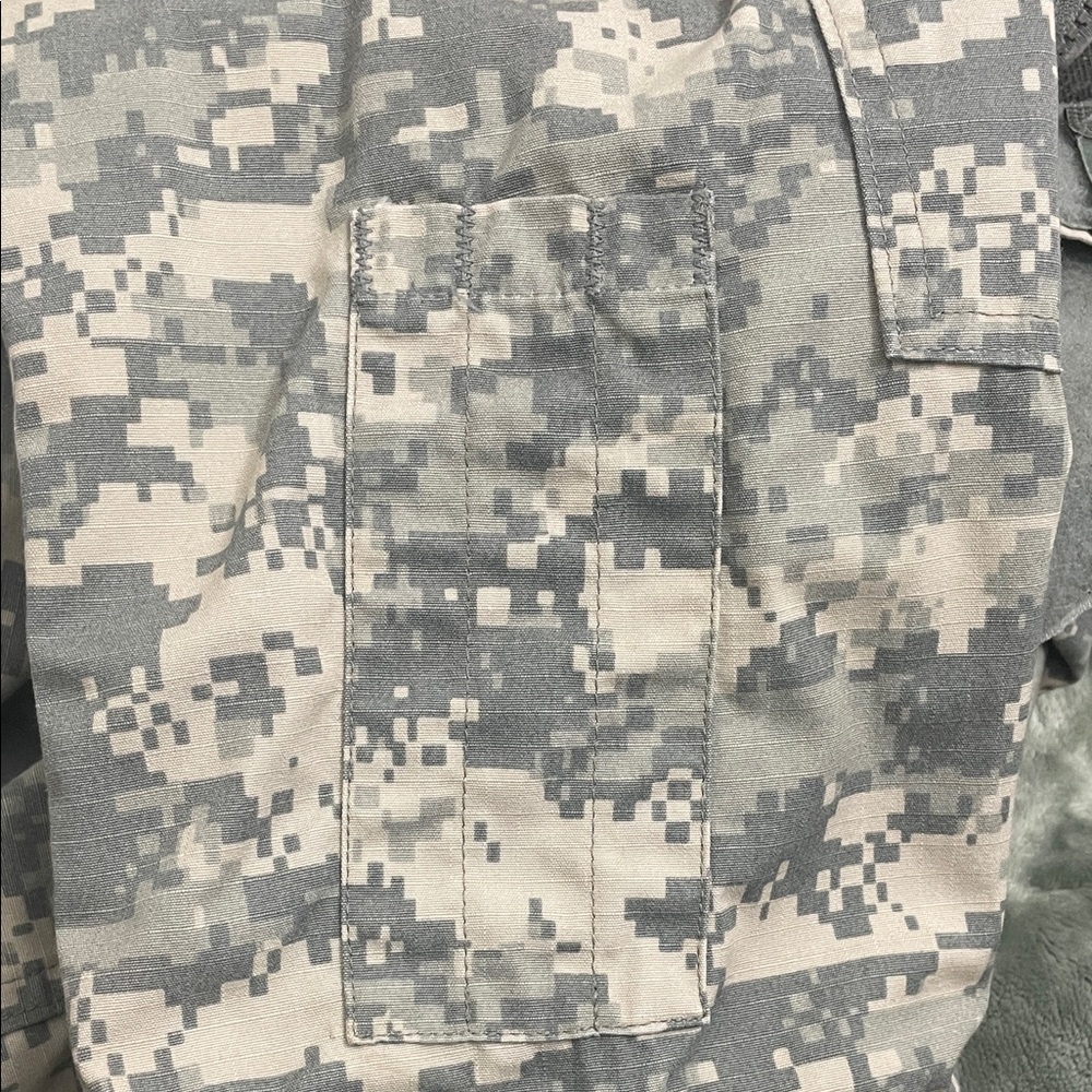 Men's Camouflage Jacket - Picture 11 of 11